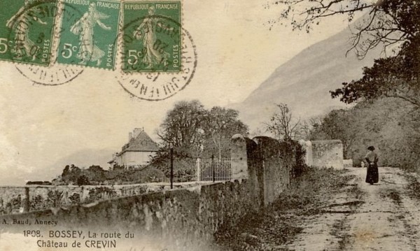 La route du château de Crevin