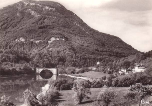 Le pont Carnot, vue sur le mont Vuache