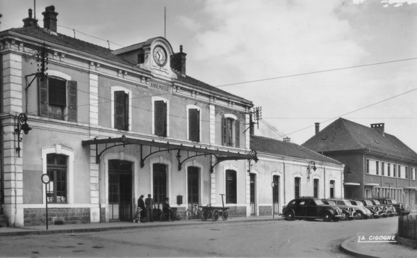 Place de la gare à Annemasse (fin des années 1930)