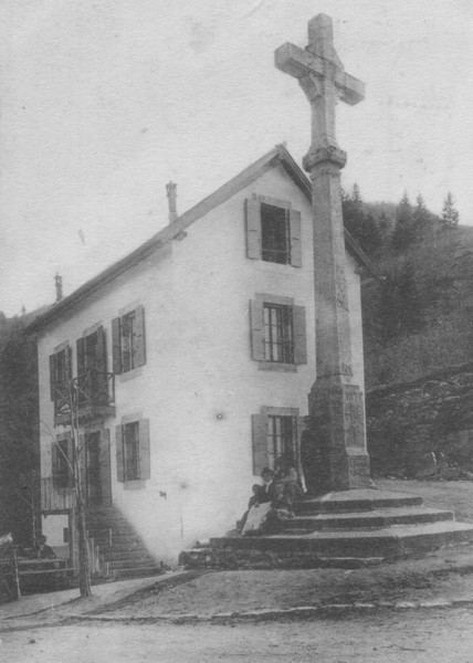 La Croix de Monnetier et le Chalet