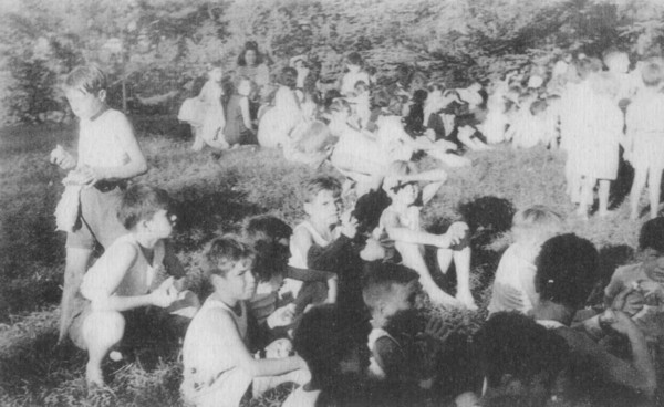 Un groupe d´enfants de cheminots à Bois Salève
