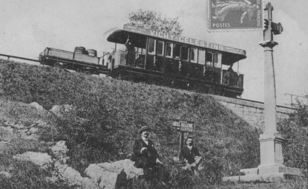 Voiture n° 7 et wagonnet à Monnetier-Mairie