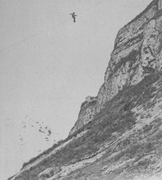 Descente sur le câble du Pas de l'Echelle