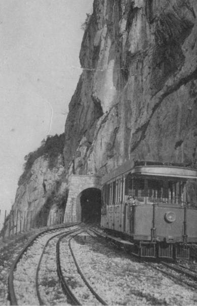 Ida Cujan-Hauser dans la voiture automotrice no 3