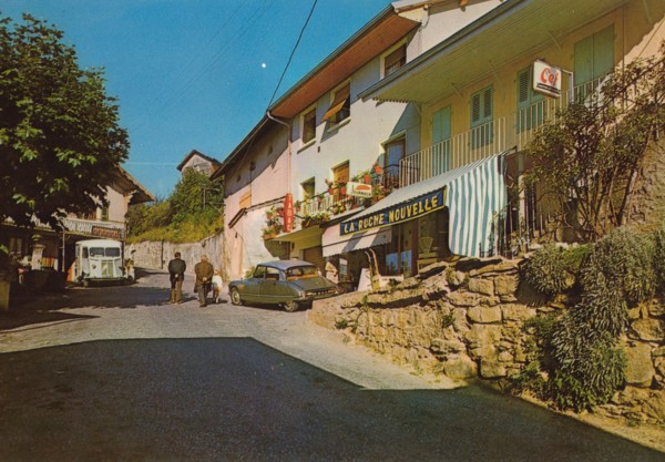 Le centre commercant de Mornex (vers 1970)