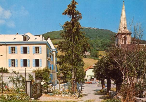 Hôtel des Alpes et église de Monnetier