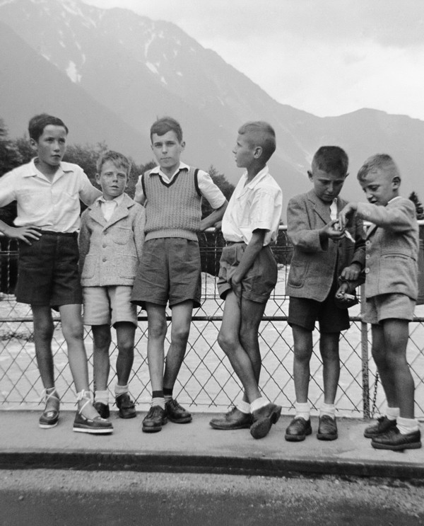Enfants d’Archamps en course d’école à Chamonix (juillet 1952)