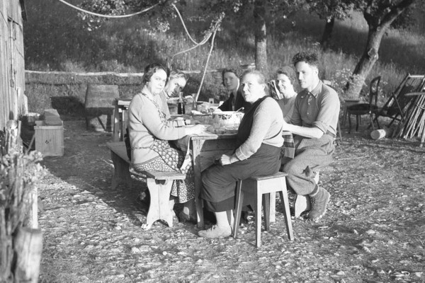 Repas à la campagne (juillet 1934)