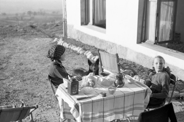 Goûter au soleil à Montfort (juillet 1939)