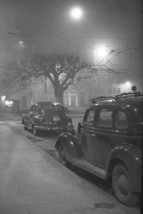 Place de l’Île dans la brume du petit matin (1947)