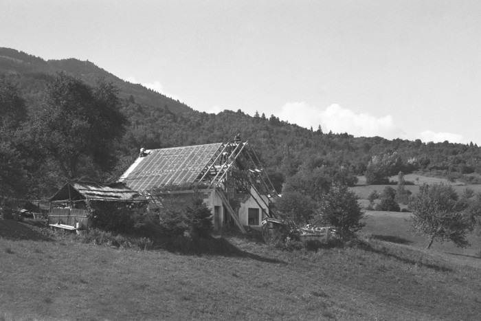 Travaux de réfection du toit à Montfort (1936)