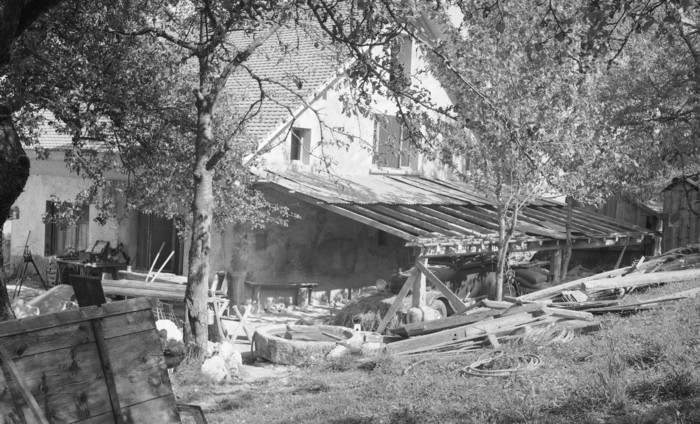 La Ford en attente à Montfort – juillet 1936