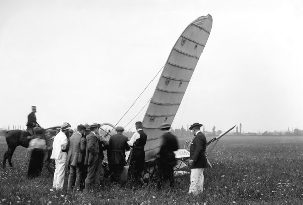 L’avion accidenté de Taddéoli à Viry-Aviation (1911)