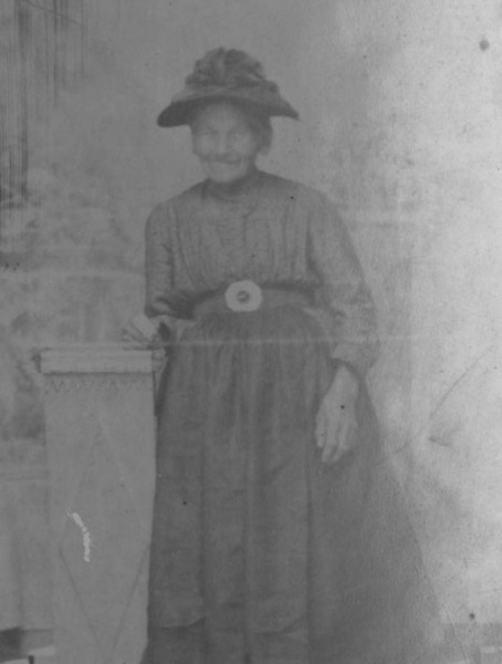 Une doyenne du village de Naz