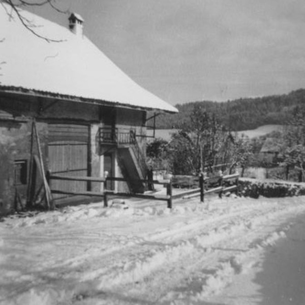 Un coin du village de Naz en hiver (1958-59)