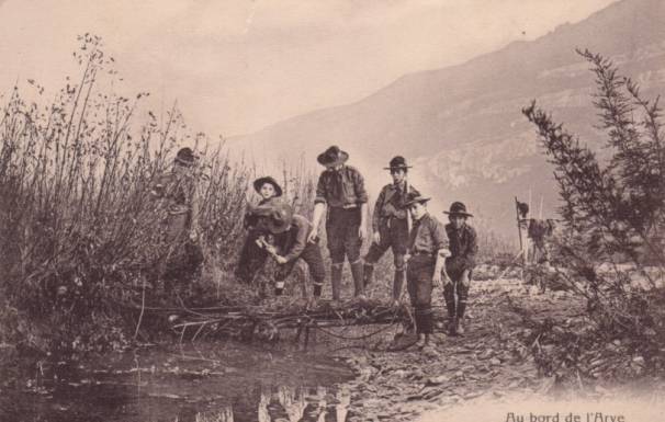 Scouts au bord de l´Arve