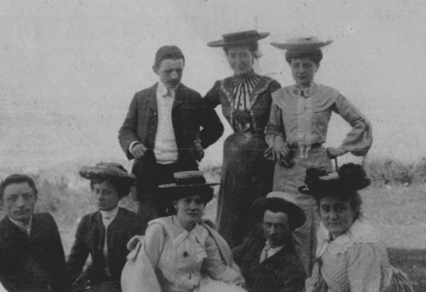 Mademoiselle Marguerite aux Treize-Arbres en 1903