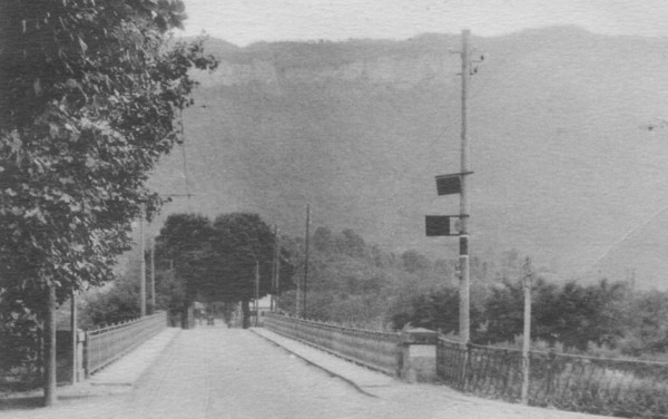 Le pont sur l'Arve à la sortie d'Annemasse