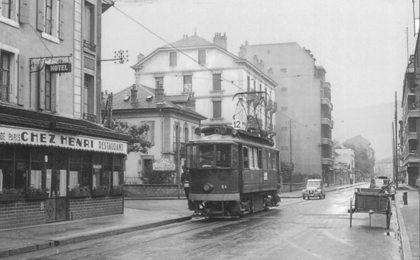 Le tram 12 avenue de la Gare