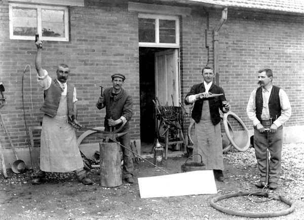 Atelier du château de Marlioz (v. 1905)