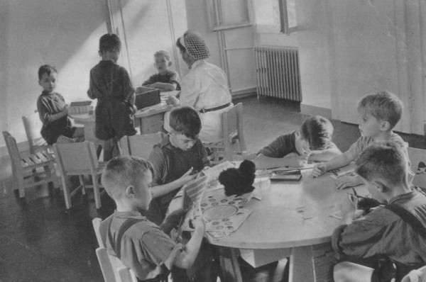 Jeux des garçons au Clos des Salèves (v. 1952)