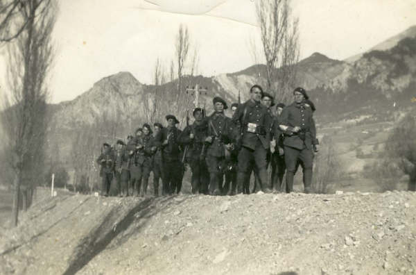 Militaires sur une route des Alpes (1940)
