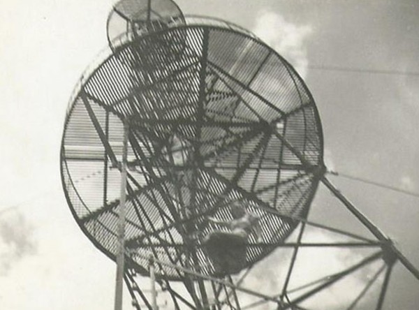 La « tour Eiffel » de Saint-Julien (1938)