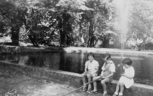Promenade familiale à Bossey (1957)