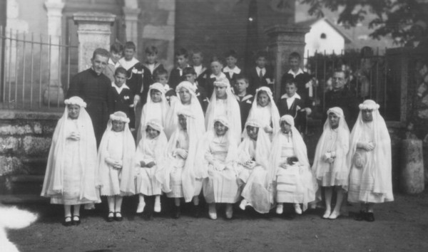 Première communion à l'église de Veyrier (1932)