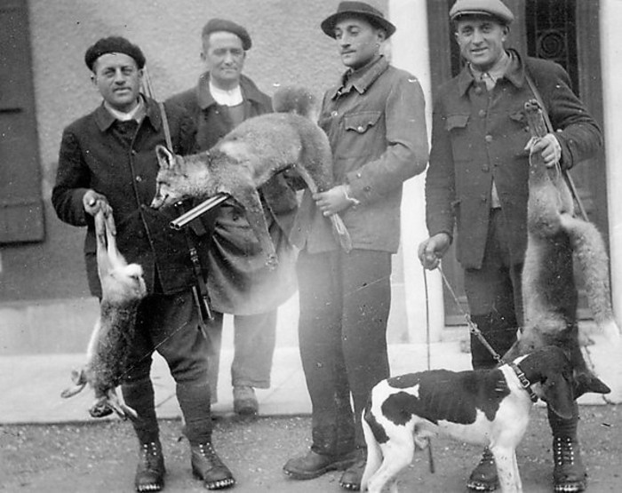 Chasseurs, chien, renards et lièvre (1944)