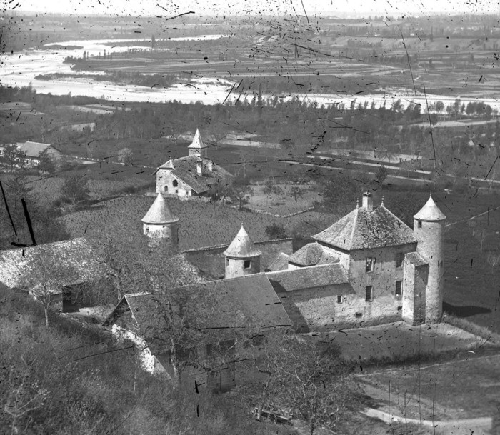 Château et chapelle d'Étrembières vus du Salève