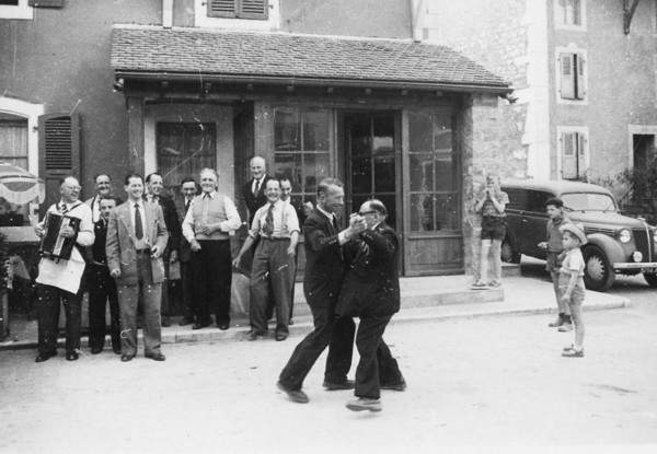 Scène de joie en août 1944 (2/3)