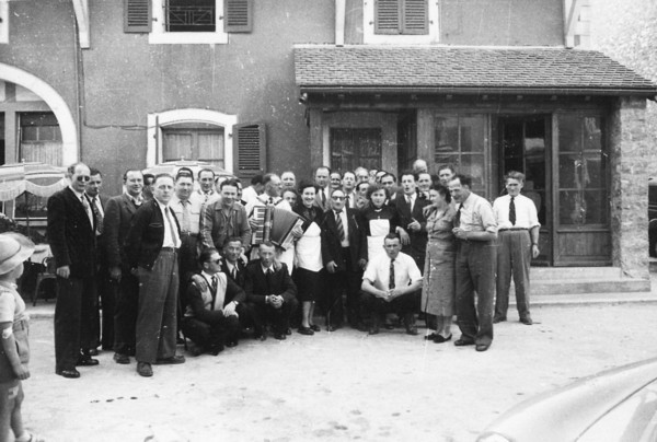 Scène de joie en août 1944 (3/3)