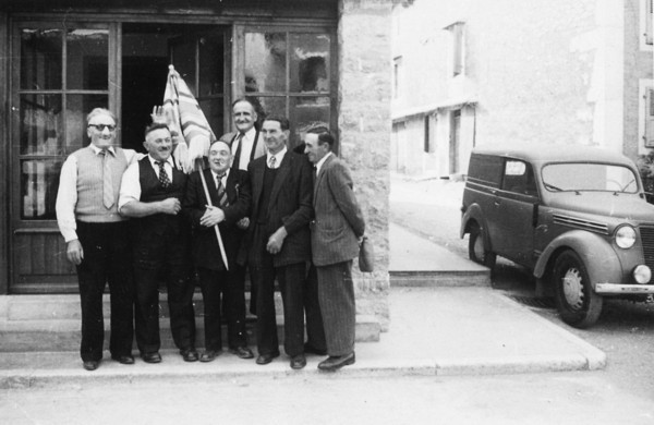 Scène de joie en août 1944 (1/3)