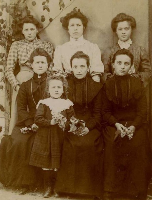 Femmes du Genevois savoyard (v. 1900)