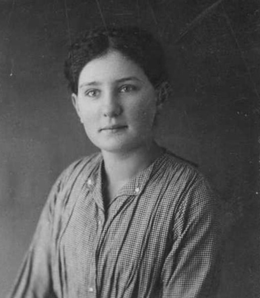 Jeune femme (v. 1900)