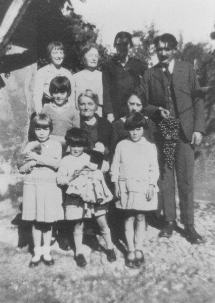 La famille et le raisin (1931)