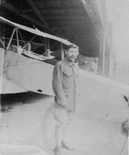 Avion Sopwith 1A2 Strutter et Joseph Madala (v. 1917)