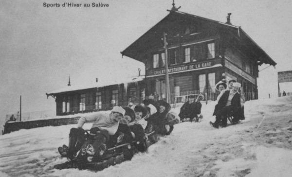 Bob et luges près de la gare du Chemin de fer du Salève (1911)